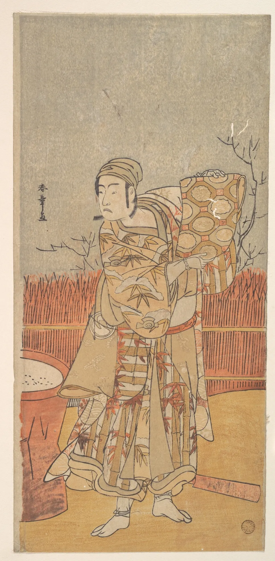 The Actor Sawamura Sojuro III Holding up a Piece of Brocade | Katsukawa Shunshō　勝川春章 - 浮世繪畫廊